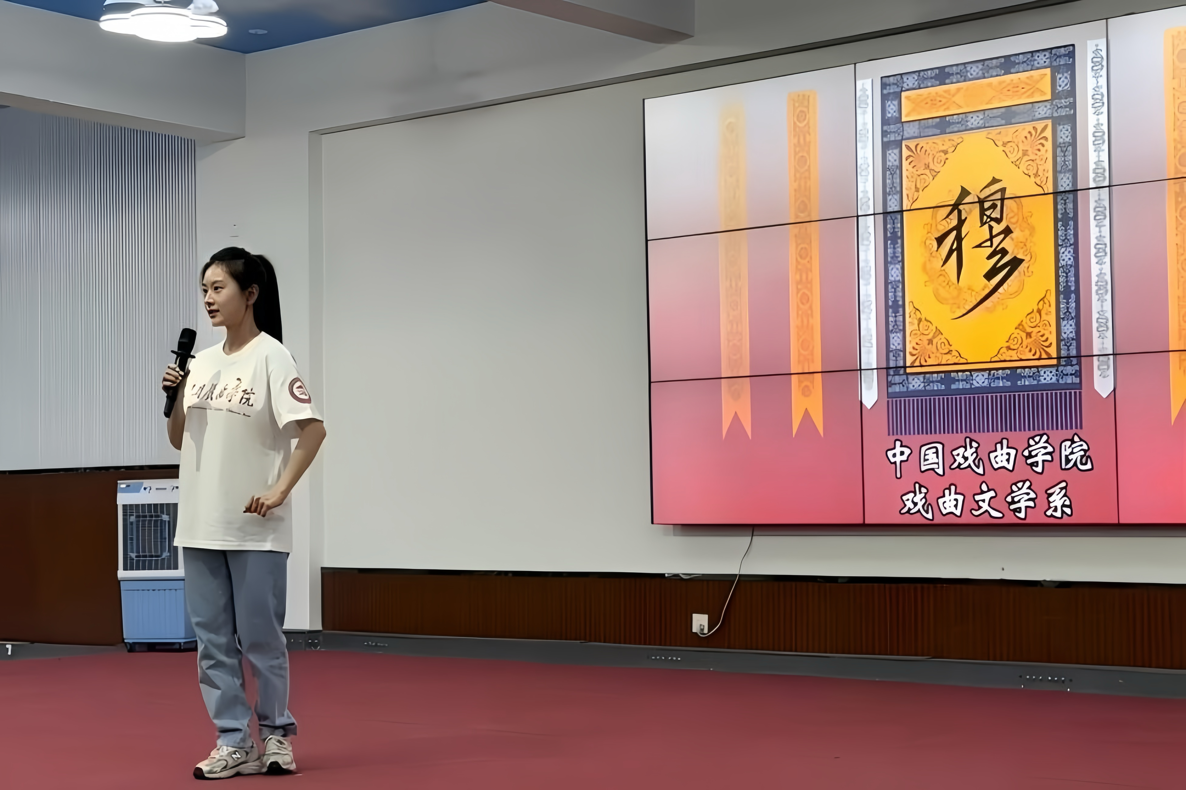 送戏下乡，参与正定塔元庄村庆祝八一建军节暨慰问退役军人文艺演出，为村民表演原创快板书《蝶变塔元庄》《穆桂英挂帅》1.jpg